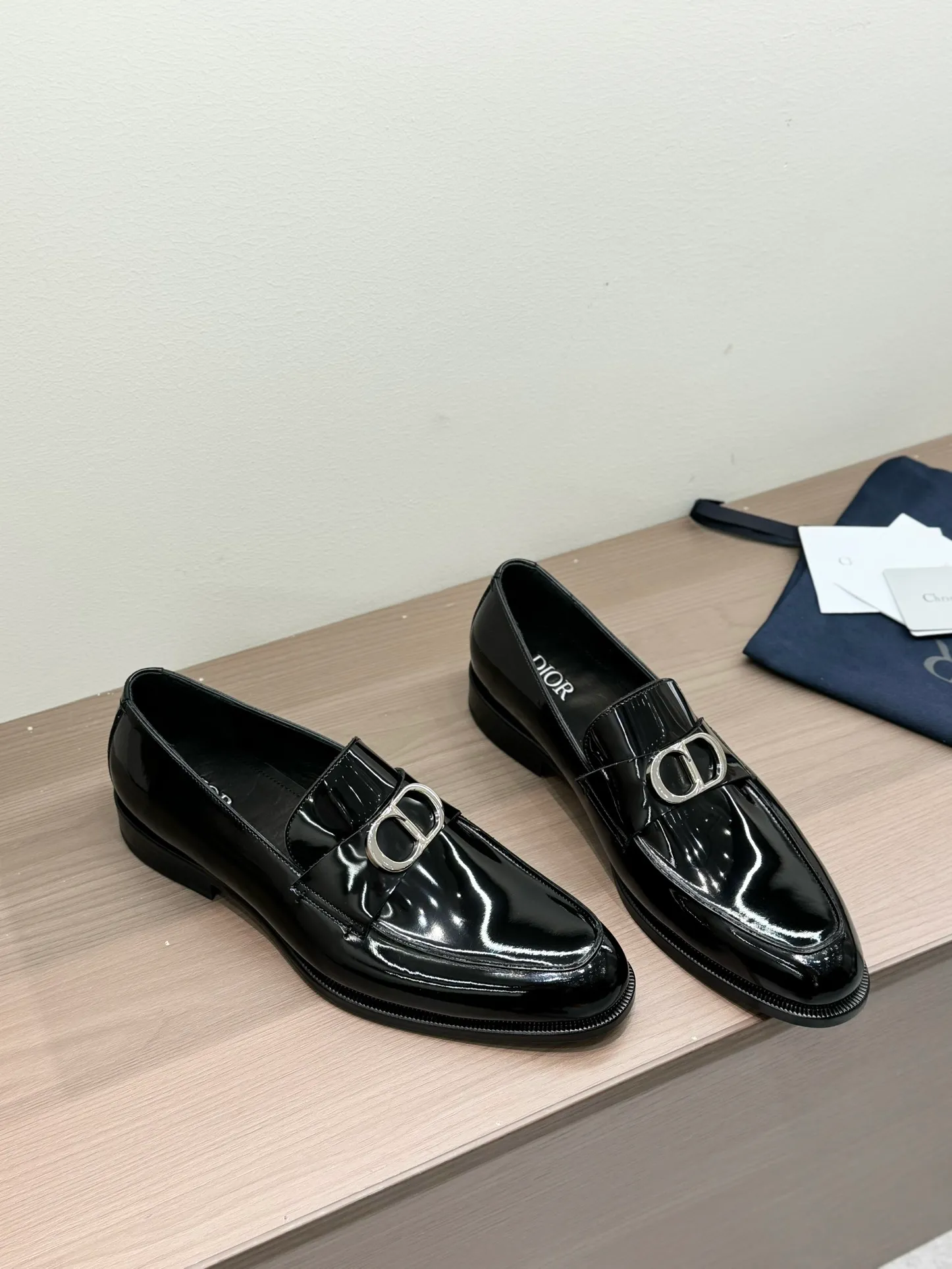 [Dior] Top P: 960💰 Standard code 39-44 (38.45.46 custom-made, non-returnable and non-exchangeable) Dior Dior's latest high-end men's boutique casual leather shoes, imported cowhide upper, water-dyed cowhide lining, imported leather outsole, perfect details are impeccable.